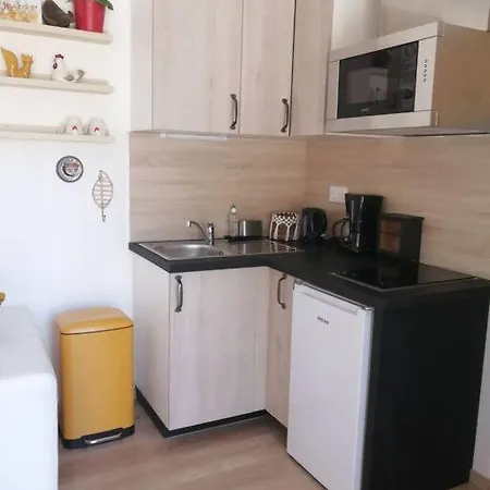 Les Petites Poules Vakantiehuis Saint-Lyphard